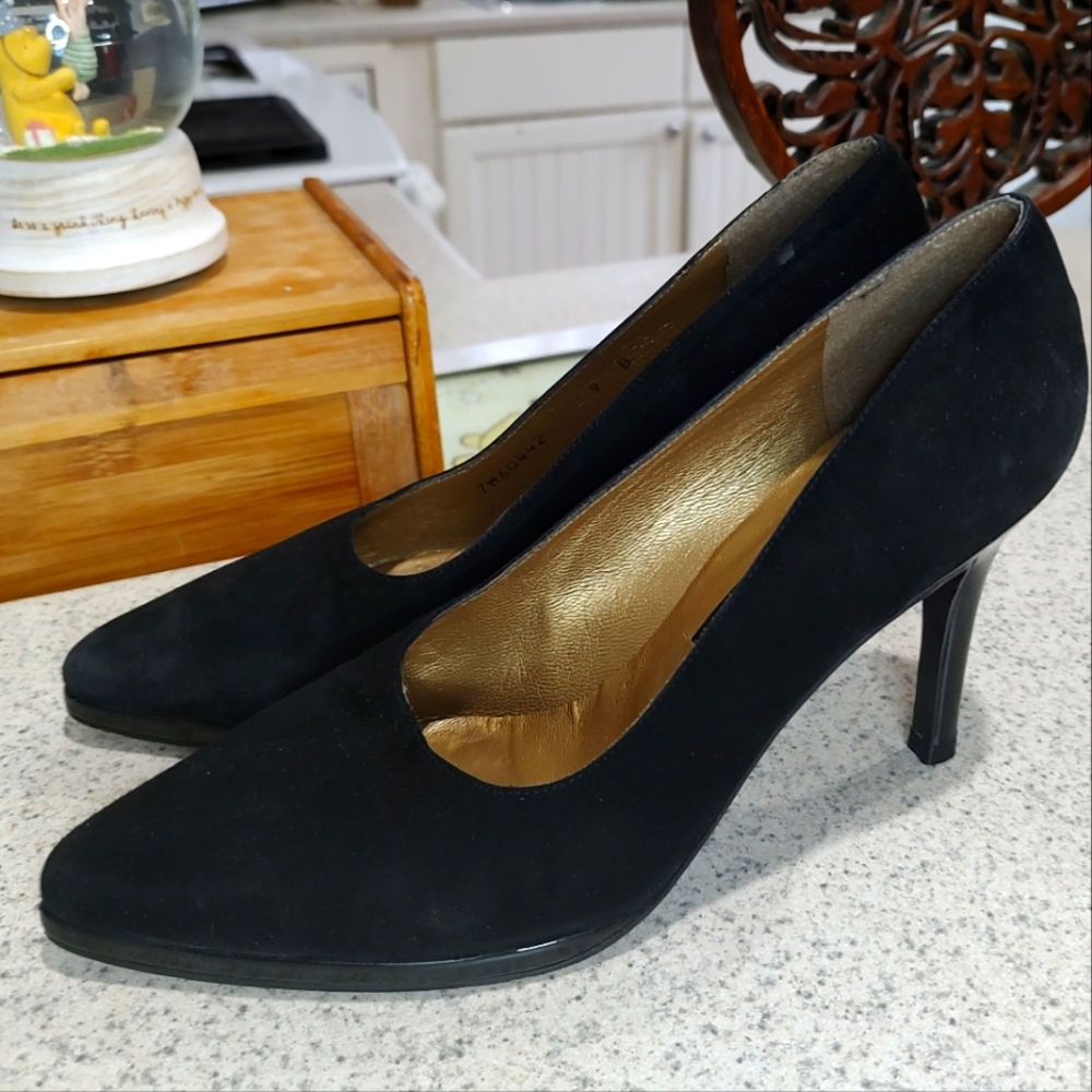 Stuart Weitzman Black Heels with High Stiletto and Pointed Toe